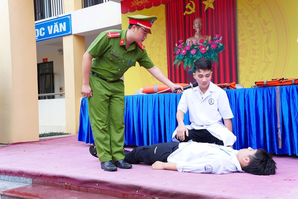 Nhiều trường học tại Phú Thọ tăng kỹ năng phòng chống đuối nước cho học sinh - ảnh 2