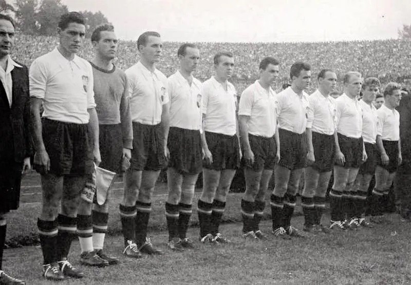 Những đội bóng ghi bàn khủng khiếp nhất lịch sử World Cup: Khi bóng đá trở thành bão lửa - ảnh 10
