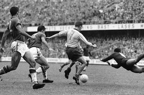 Lịch sử World Cup 1958: Brazil lần đầu đăng quang, Pele lên ngôi “vua“ - ảnh 9