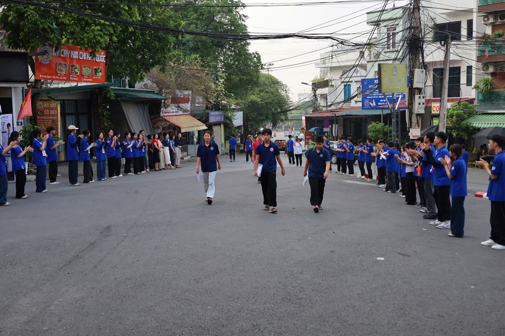 Hơn 57.000 thí sinh tỉnh Phú Thọ làm bài thi đầu tiên kỳ thi vào lớp 10 - ảnh 4