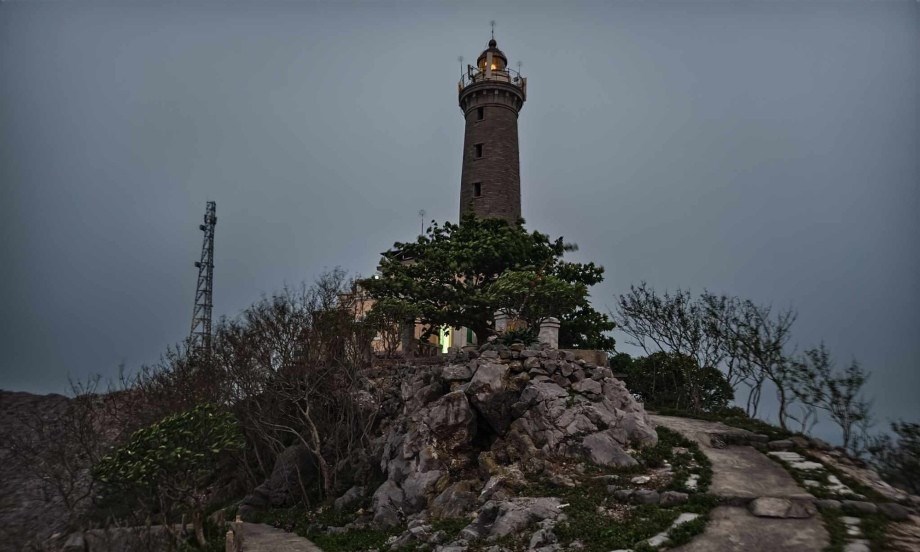 Hải đăng Long Châu: Trăm năm soi sáng biển trời Đông Bắc - ảnh 2