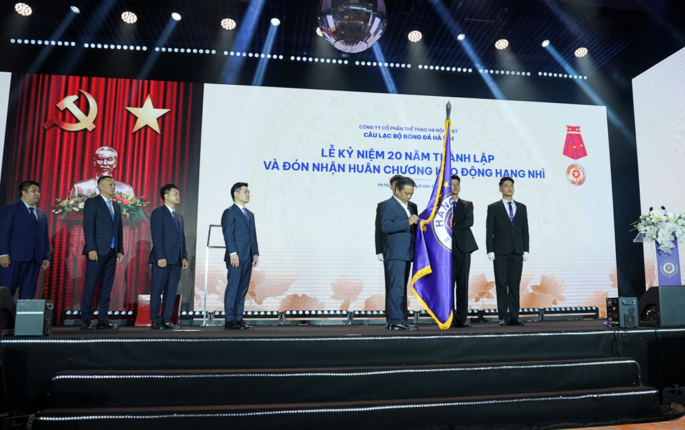 CLB bóng đá Hà Nội vinh dự đón nhận Huân chương Lao động hạng Nhì - ảnh 3