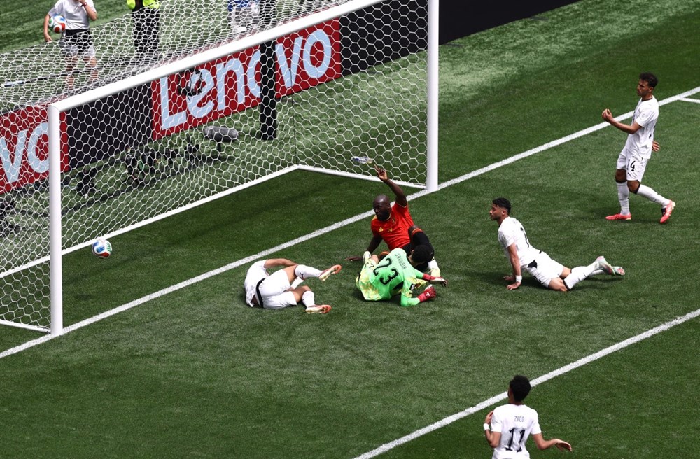 Lukaku giúp Bỉ thoát thua trước Ai Cập - ảnh 1