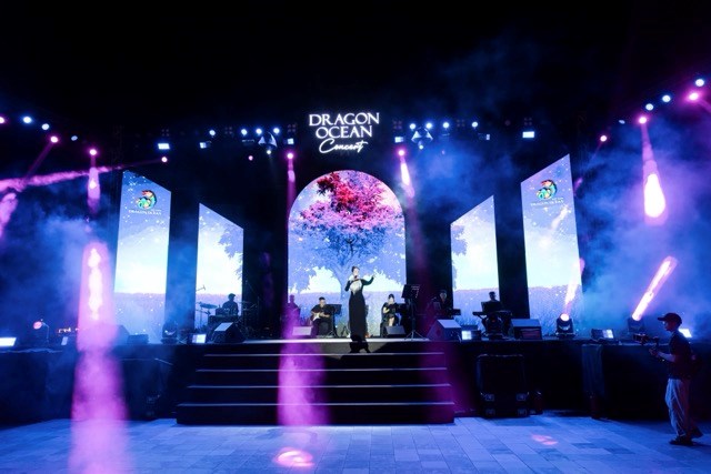 Dragon Ocean Concert 01 – “dòng chảy”: Hàng nghìn khán giả hòa nhịp cảm xúc trong đêm nhạc bên biển Đồ Sơn - ảnh 4