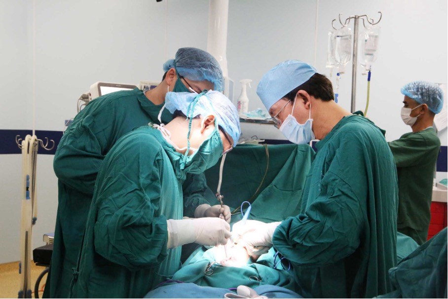 Liên tục tiếp nhận các trường hợp trẻ tai nạn thương tích trong dịp hè - ảnh 1