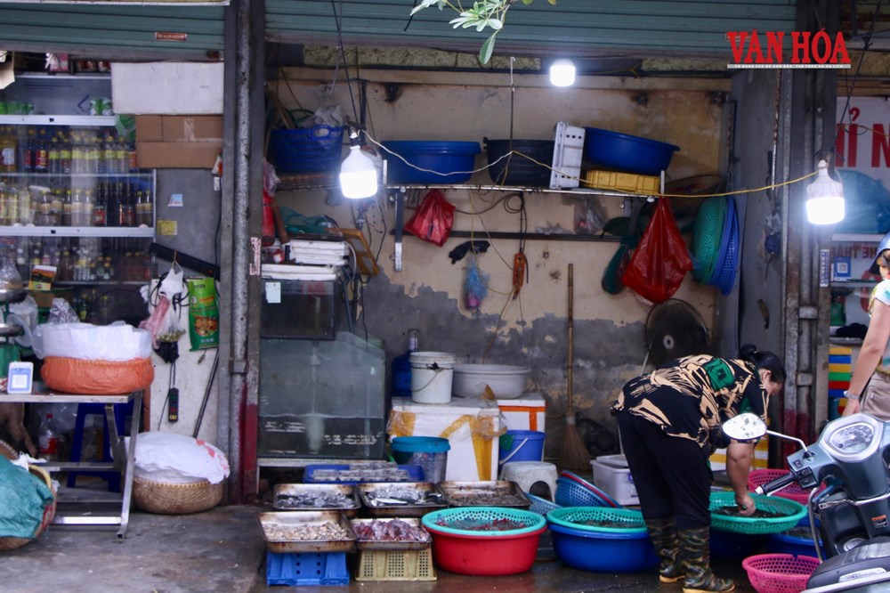 Hà Nội: Sân thể thao nhiều năm biến thành bãi đỗ xe, ki-ốt bán cá - ảnh 9