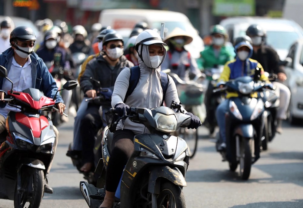 Thời tiết hôm nay 14.7: Hà Nội nắng nóng, TP.HCM mưa to - ảnh 1