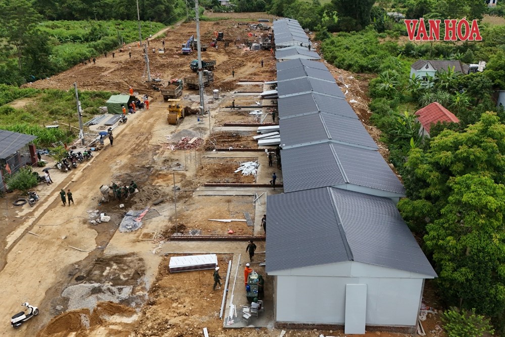 48 học viên Học viện Hậu cần gác đồ án, giúp dân dựng nhà sau lũ - ảnh 11