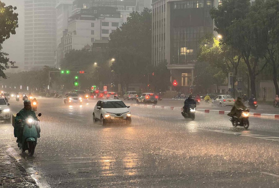 Thời tiết hôm nay 12.8: Nam Bộ mưa rào và dông, cục bộ có nơi mưa to - ảnh 1