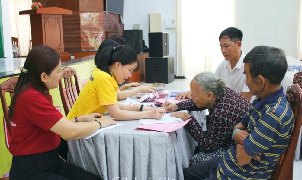 Đồng hành cùng người dân phục hồi sinh kế sau lũ - ảnh 1