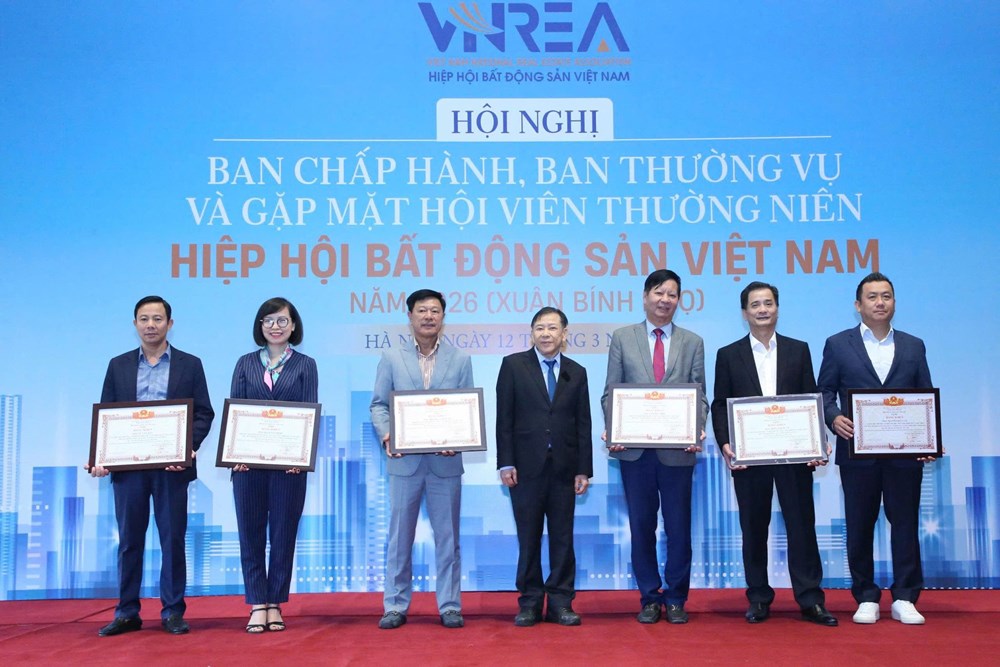 Tập đoàn Geleximco nhận “cú đúp” bằng khen vì những đóng góp cho thị trường bất động sản Việt Nam - ảnh 1
