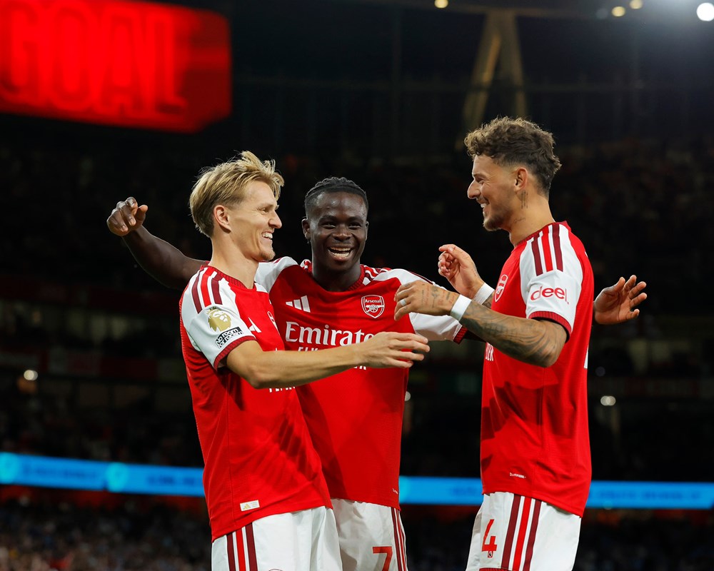 Arsenal thị uy sức mạnh ngày ra quân Ngoại hạng Anh - ảnh 2
