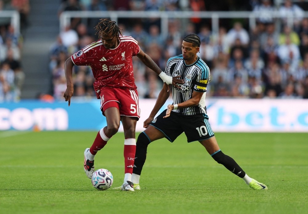 Szoboszlai ghi bàn phút bù giờ, Liverpool thoát thua Newcastle - ảnh 1