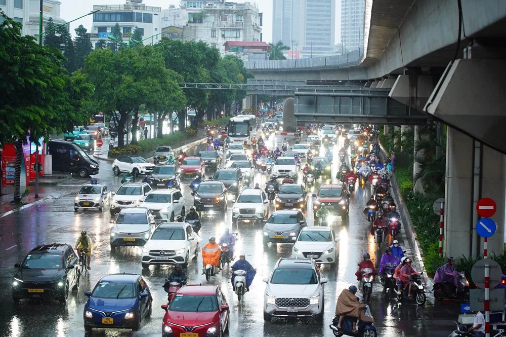 Thời tiết hôm nay 29.8: Bắc Bộ mưa dông, Trung Bộ nắng nóng - ảnh 1