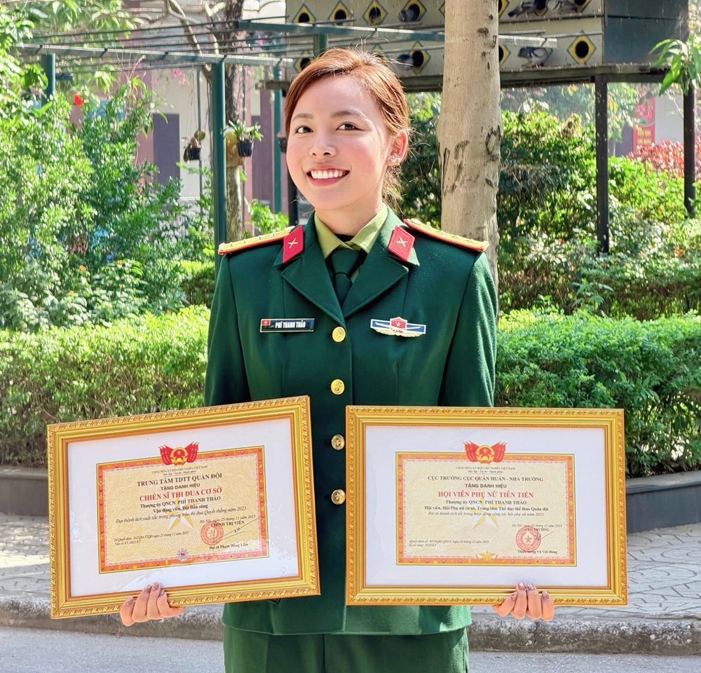Những nhà vô địch mang quân hàm trên vai - ảnh 1