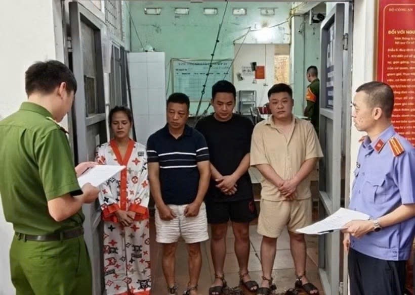 Tạm giữ 4 người sau vụ hành hung tài xế taxi ở Quảng Ninh - ảnh 1