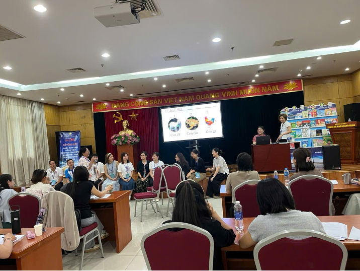 NXBGDVN tiếp tục đồng hành cùng giáo viên người Việt Nam ở nước ngoài trong hành trình giữ gìn và lan tỏa tiếng Việt - ảnh 3