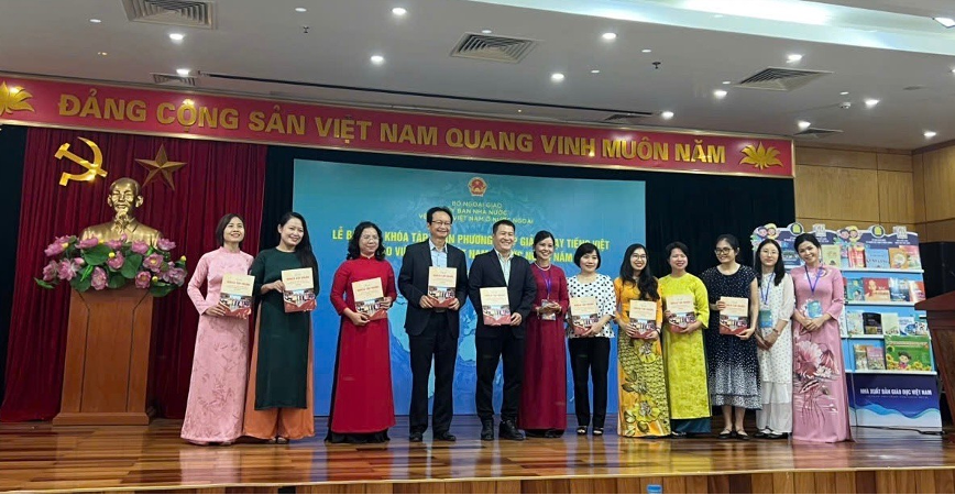 NXBGDVN tiếp tục đồng hành cùng giáo viên người Việt Nam ở nước ngoài trong hành trình giữ gìn và lan tỏa tiếng Việt - ảnh 7