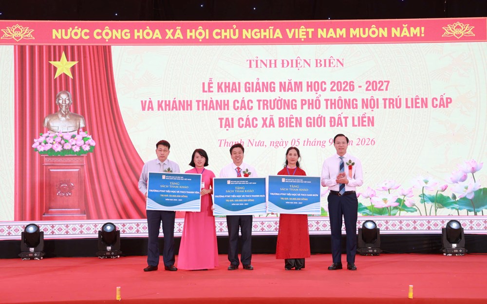 Mang trang sách đến những ngôi trường mới nơi biên cương Điện Biên - ảnh 2