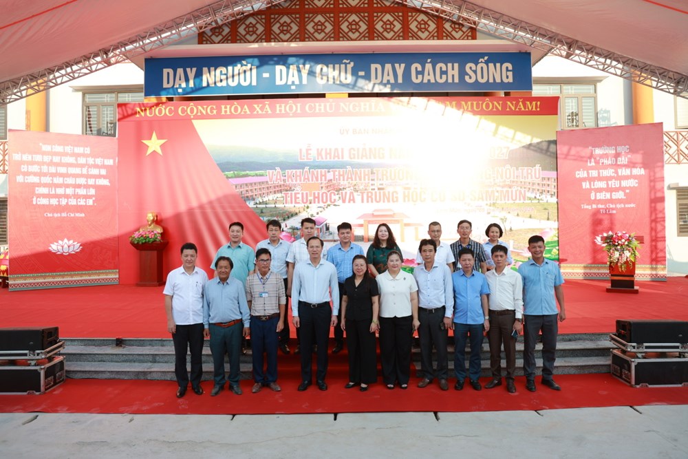 Những tủ sách mở lối ước mơ cho học sinh vùng biên - ảnh 6