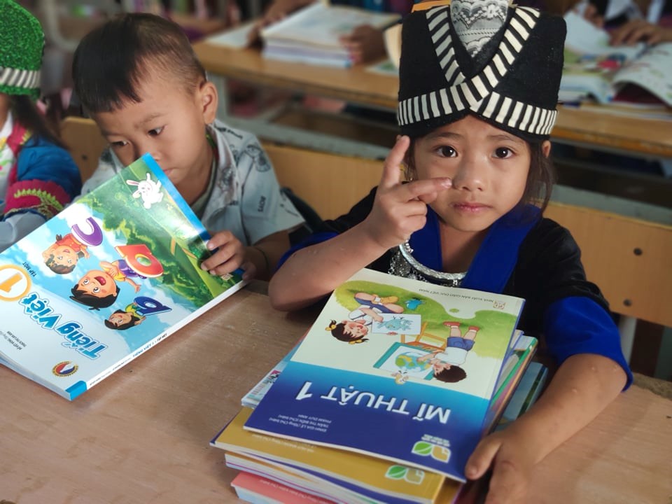 NXBGDVN phát hành 228 triệu bản sách giáo khoa, ưu tiên học sinh vùng khó khăn - ảnh 1
