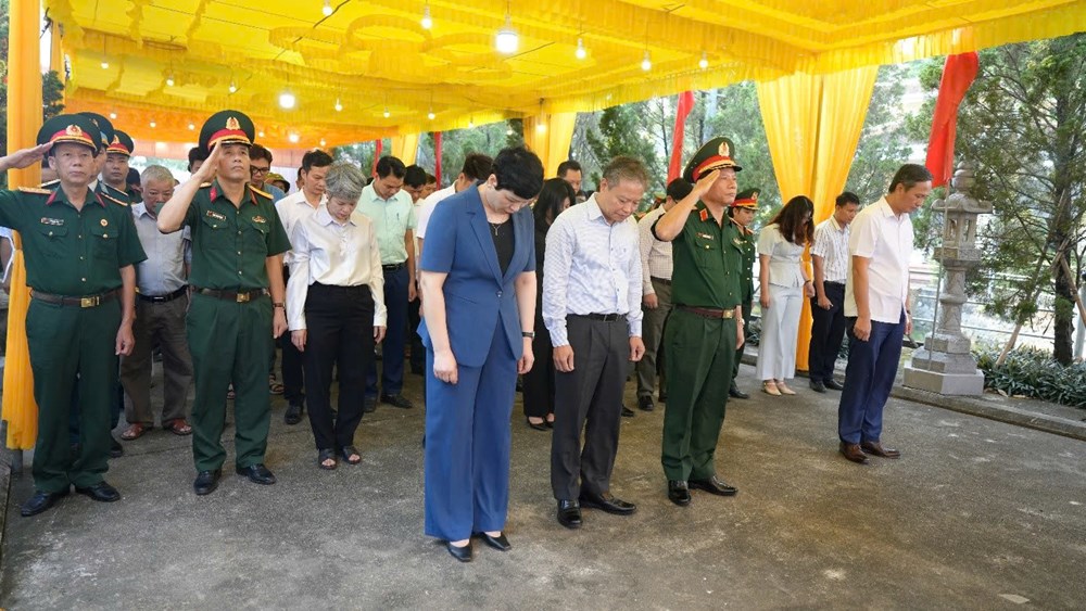 Khai quật, lấy mẫu ADN 6 phần mộ liệt sĩ chưa xác định thông tin tại xã An Khánh - ảnh 2