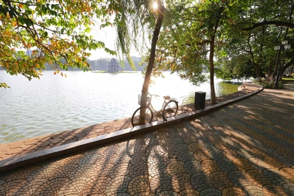Thời tiết hôm nay 19.9: Bắc Bộ hửng nắng, Trung Bộ vẫn mưa lớn - ảnh 1
