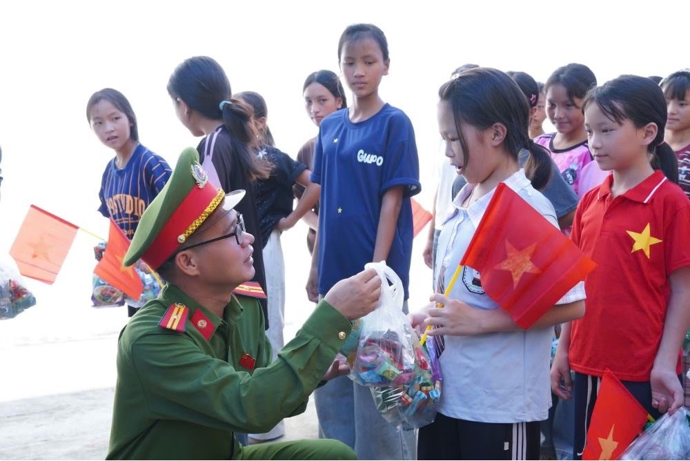 Khi gia đình, nhà trường và xã hội cùng vào cuộc vì trẻ em - ảnh 4