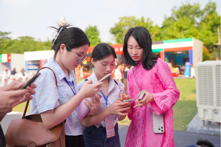 Gen Z say mê “Bản Sắc”: Khi học lịch sử, văn hóa trở thành một trải nghiệm mới lạ của người trẻ - ảnh 2