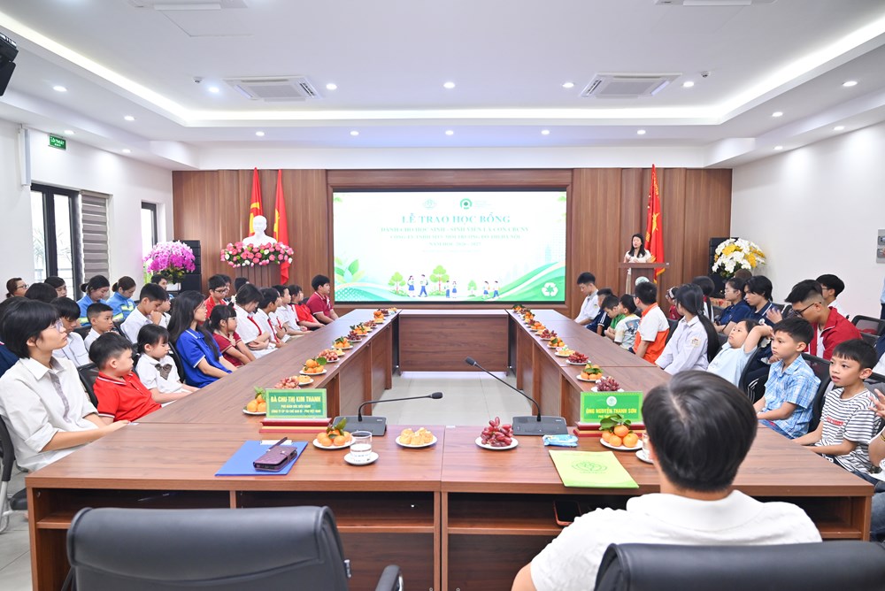 Học bổng “PRO Việt Nam - URENCO“: Tiếp sức đến trường cho con em công nhân môi trường - ảnh 1