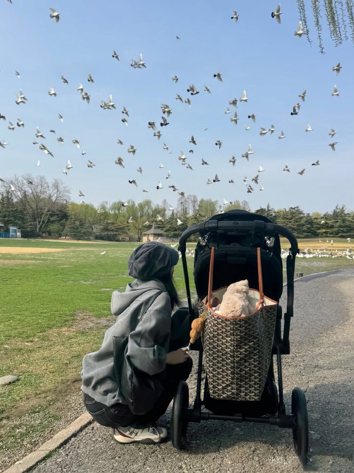 Siêu mẫu U40 công khai quá trình “độ nhan sắc” sau khi sinh con, 1 bài đăng mà lên ngay xu hướng - ảnh 1