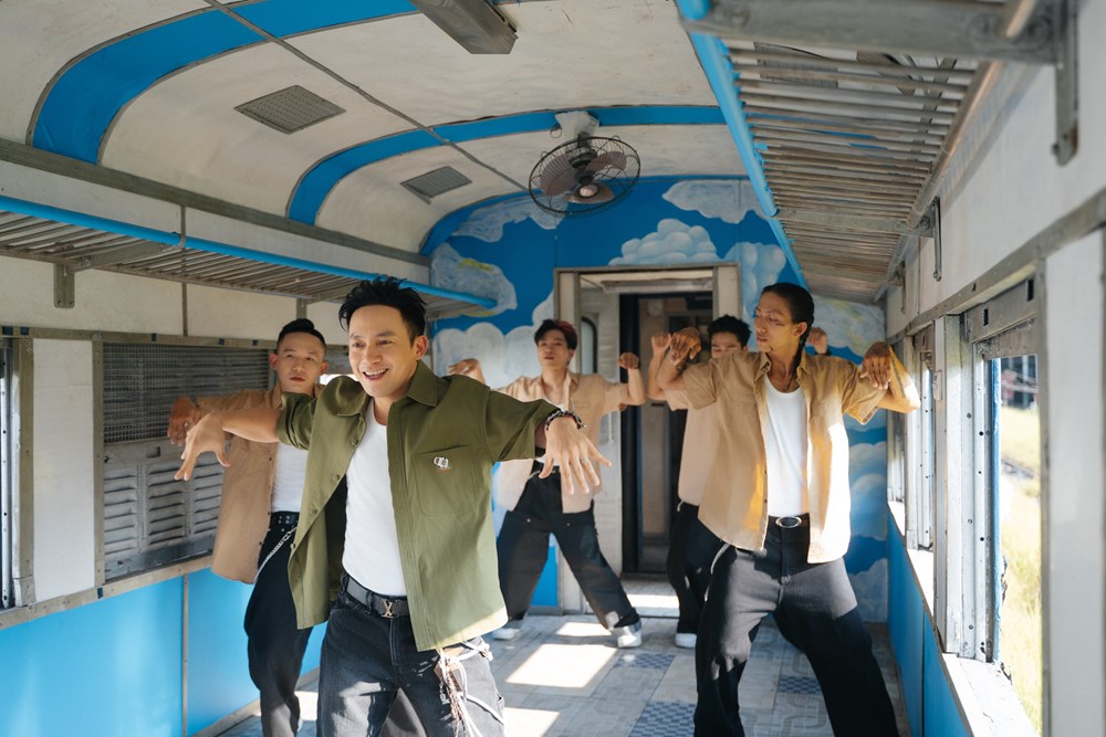 Đinh Tiến Đạt gây bất ngờ khi rẽ hướng R&B, tung bản nhạc “gây nhớ” - ảnh 4