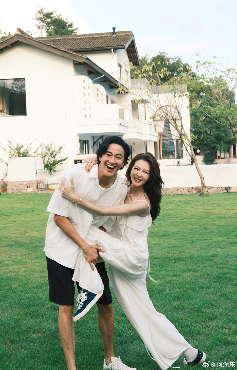 Nhìn cách Hà Nhuận Đông chở che bà xã, mới hiểu vì sao 10 năm không con cái mà tổ ấm vẫn trọn vẹn - ảnh 3