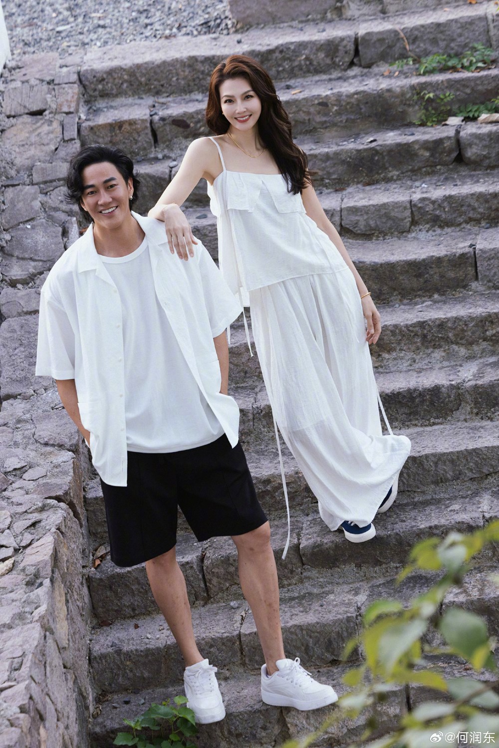 Nhìn cách Hà Nhuận Đông chở che bà xã, mới hiểu vì sao 10 năm không con cái mà tổ ấm vẫn trọn vẹn - ảnh 1