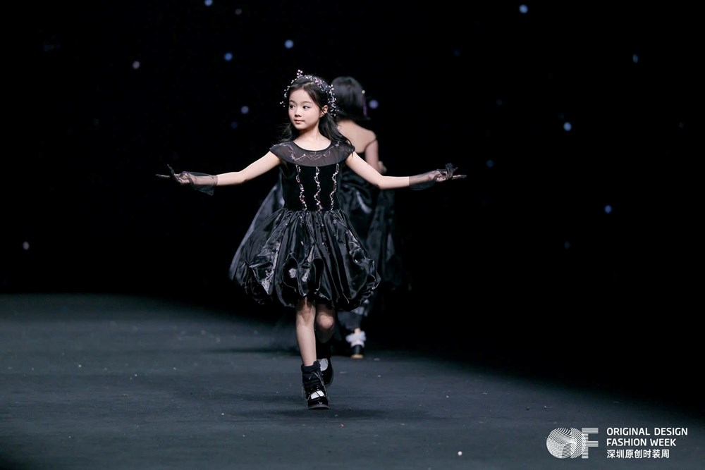 “Việt Nam Đa Sắc 2026”: Khi di sản cất lời trên sàn diễn thời trang quốc tế - ảnh 5