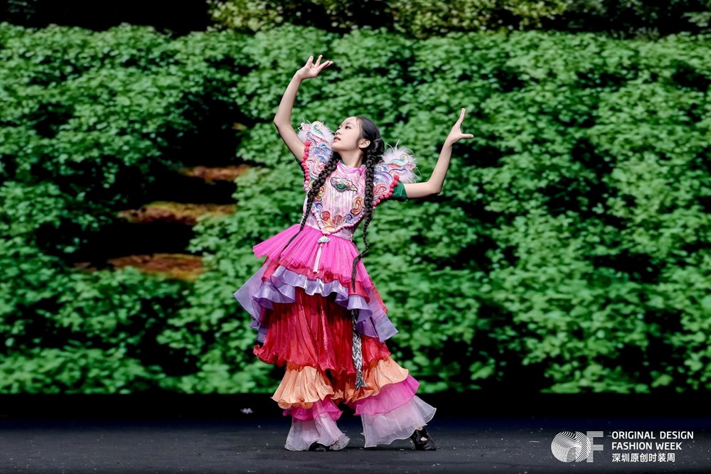 “Việt Nam Đa Sắc 2026”: Khi di sản cất lời trên sàn diễn thời trang quốc tế - ảnh 6