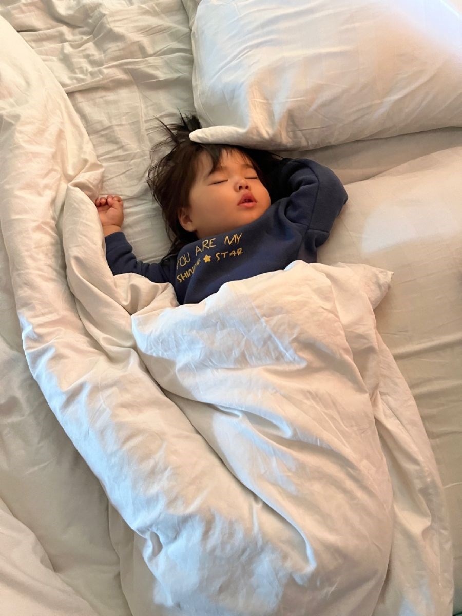 Mẹ càng để bé chơi hăng trước giờ ngủ, bé càng tỉnh táo khó đi vào giấc ngủ - ảnh 5