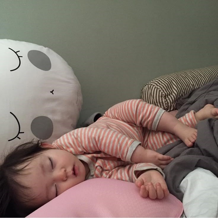 Mẹ càng để bé chơi hăng trước giờ ngủ, bé càng tỉnh táo khó đi vào giấc ngủ - ảnh 4