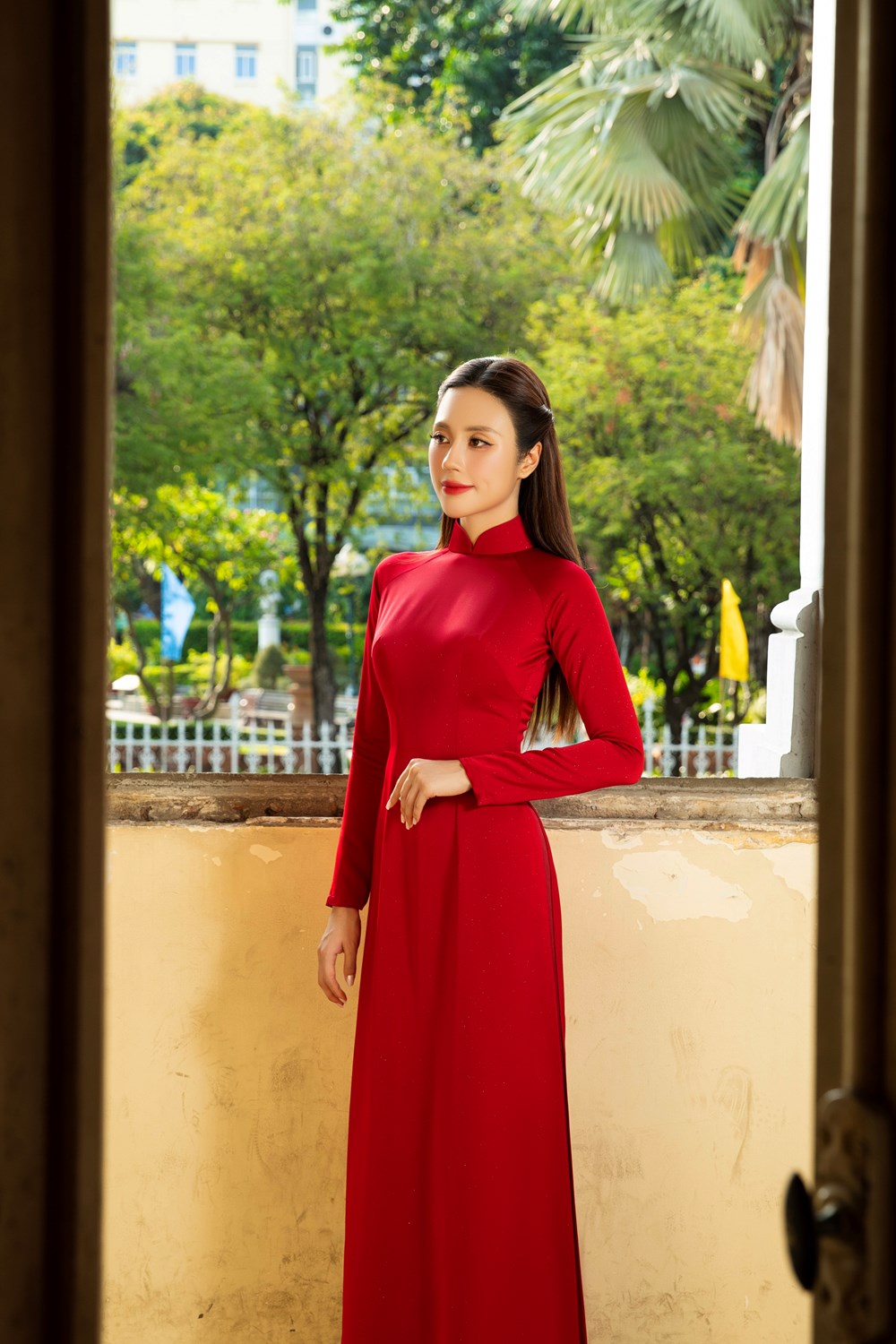 Hoa hậu Tô Diệp Hà đẹp yêu kiều với áo dài, đón đại lễ ở địa điểm nổi tiếng - ảnh 7