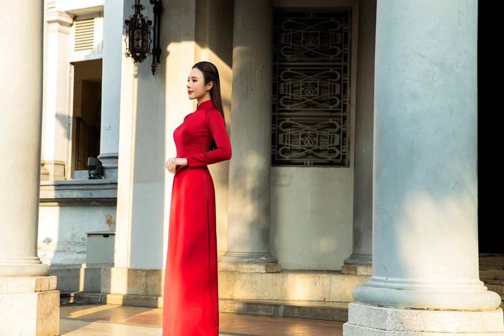 Hoa hậu Tô Diệp Hà đẹp yêu kiều với áo dài, đón đại lễ ở địa điểm nổi tiếng - ảnh 2