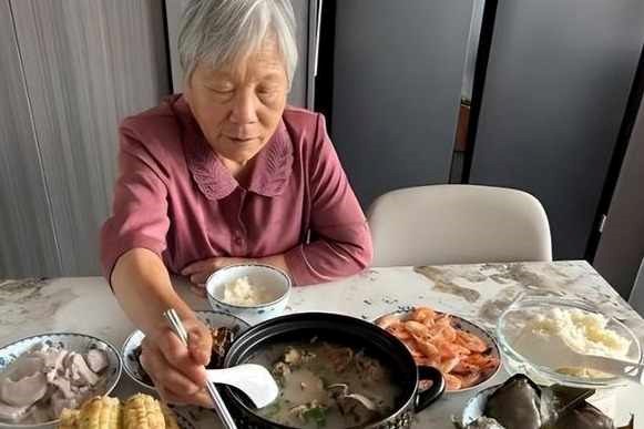 “Công thức trường thọ” mới nhất vào năm 2026: Gần 60.000 người đã xác minh, làm 3 việc mỗi ngày, tuổi thọ có thể tăng gần 10 năm! - ảnh 1