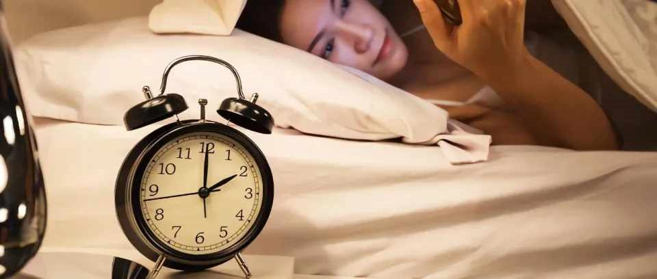 Cảnh báo kiểu ngủ khiến cơ thể tích mỡ nhanh hơn 10%, nhiều người trẻ lại thích - ảnh 1