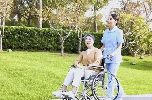 Người trung niên dễ té ngã vì teo cơ, chuyên gia khuyên ăn 5 thực phẩm phục hồi cơ bắp - ảnh 2
