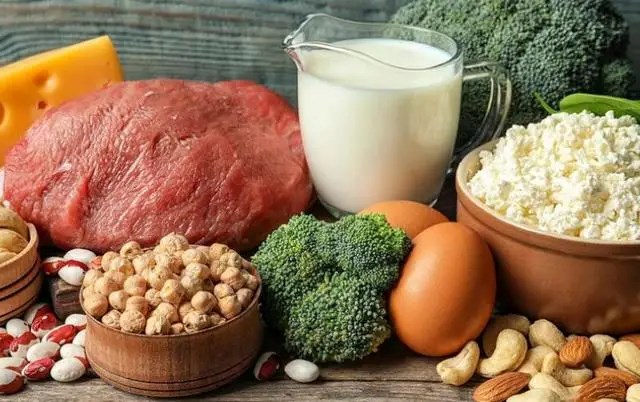 Người trung niên dễ té ngã vì teo cơ, chuyên gia khuyên ăn 5 thực phẩm phục hồi cơ bắp - ảnh 3