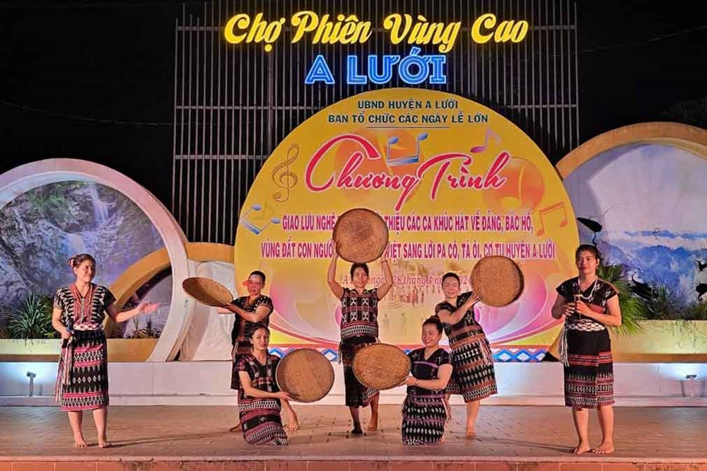 Lượng khách đến Huế dịp lễ 30.4 và 1.5 tăng 15,8% - ảnh 2
