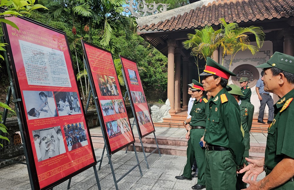 Triển lãm chuyên đề “77 năm - Trọn vẹn nghĩa tình” - ảnh 1