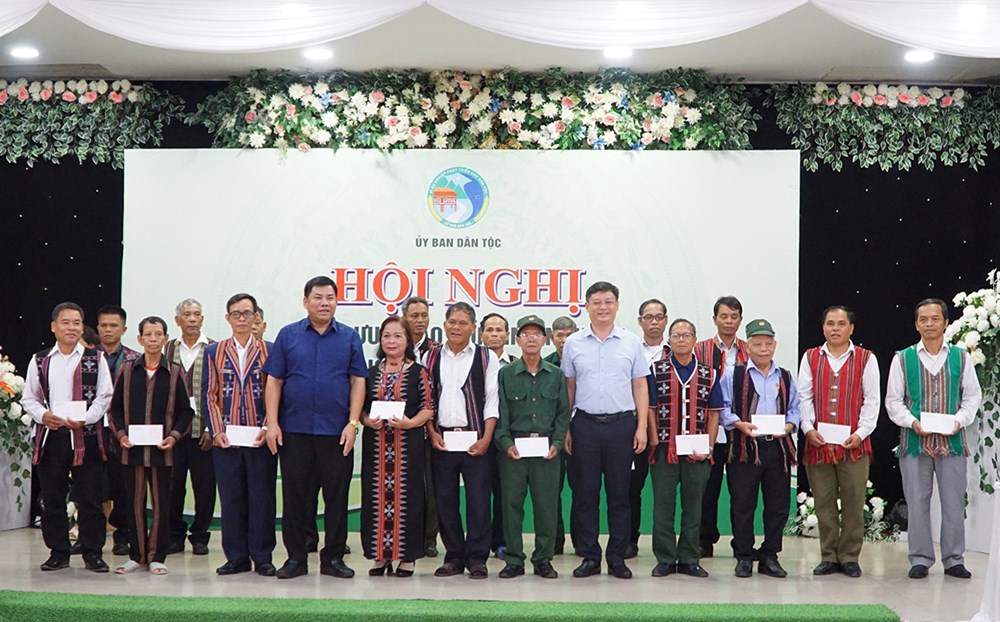 Phát huy vai trò của người có uy tín ở vùng biên giới Thừa Thiên Huế - ảnh 1