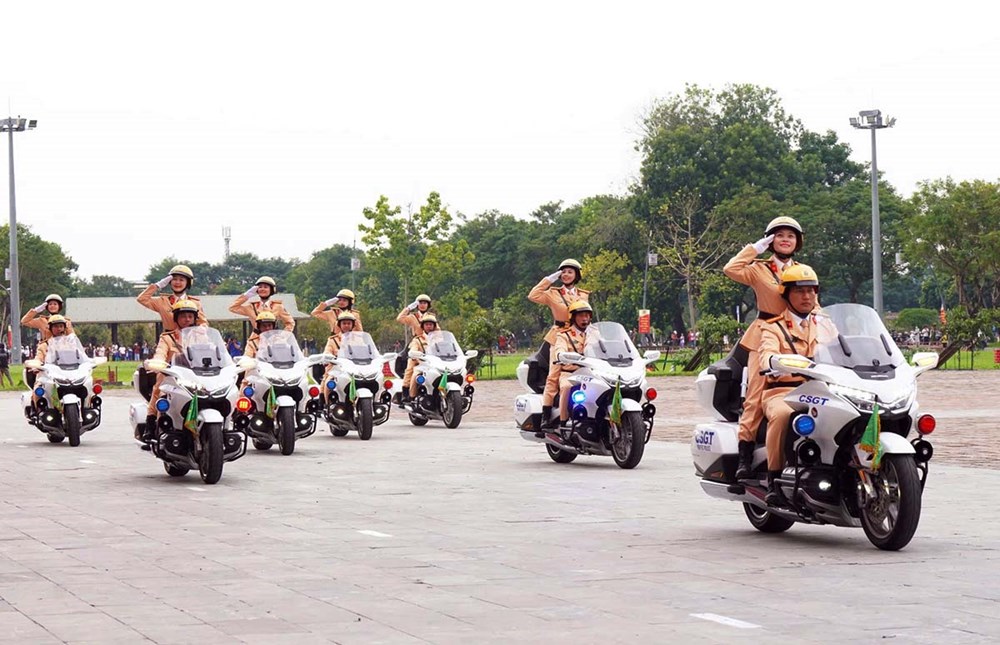 Gần 4.000 chiến sĩ CAND biểu diễn võ thuật trước Ngọ Môn Huế - ảnh 1