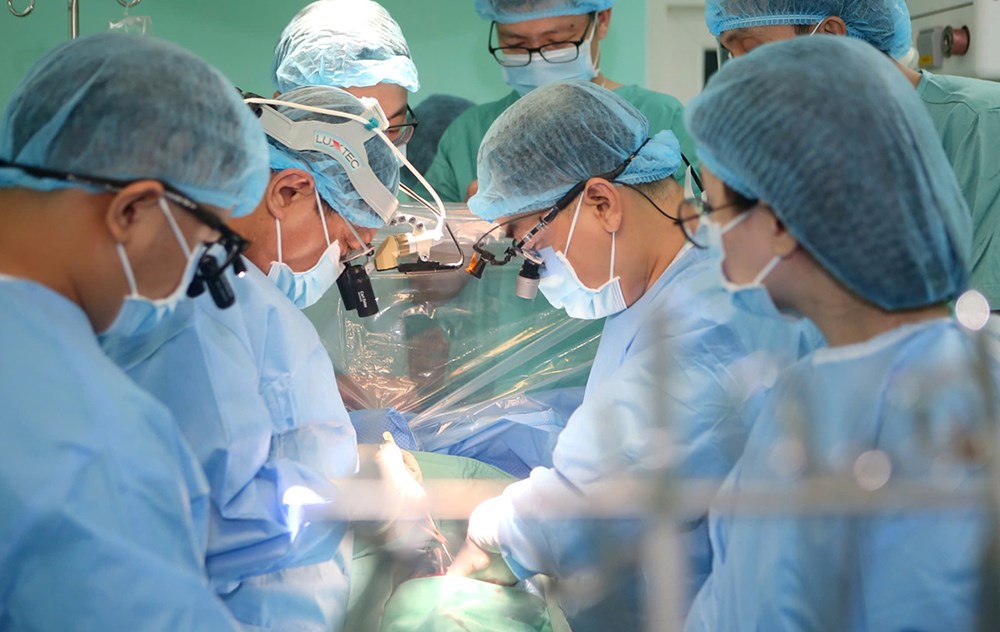 Bệnh viện Trung ương Huế thực hiện ca ghép tim xuyên Việt thứ 13 thành công - ảnh 1
