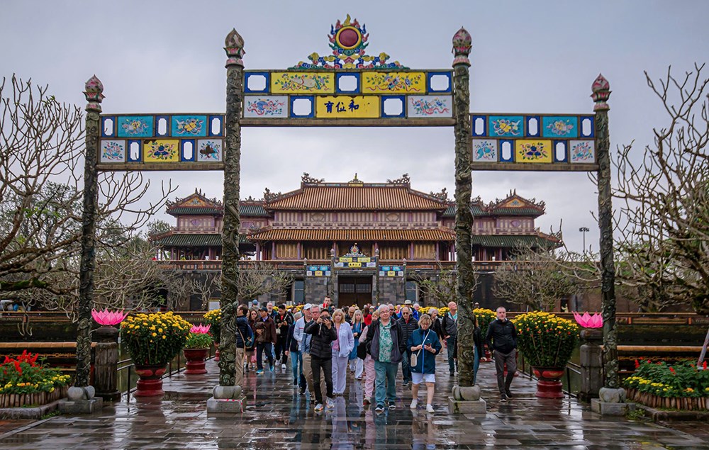 Di sản Huế đón hàng nghìn du khách tham quan miễn phí ngày đầu năm - ảnh 1